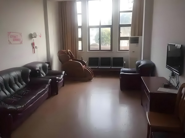 深圳市户口新政_佟丽娅儿子正脸曝光，五官气质超像爸爸 失智设置围栏电子专区